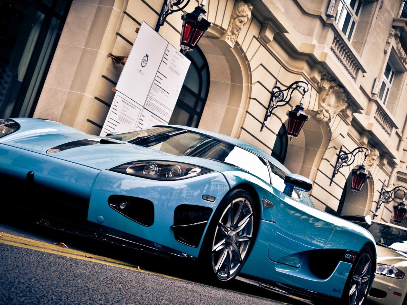 Голубой спортивный Koenigsegg CCX