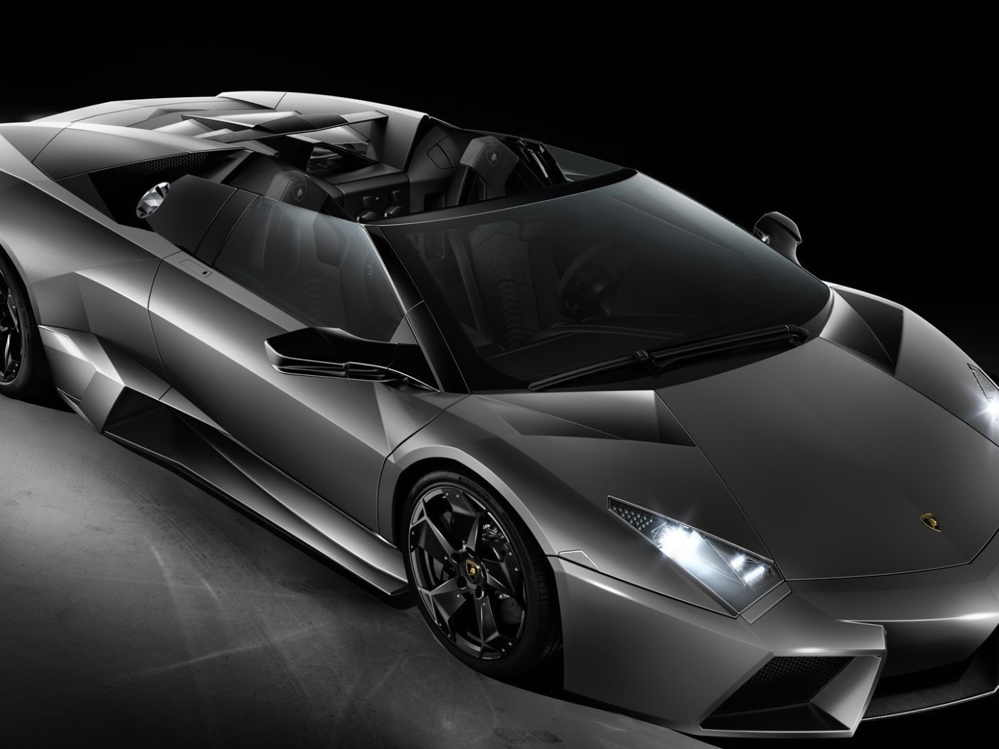 Черный Lamborghini Reventon кабриолет
