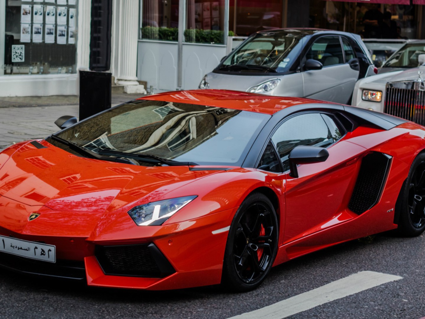 Красный Lamborghini Aventador LP 700-4