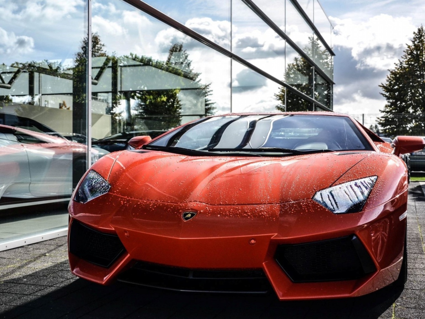 Красный Lamborghini Reventon