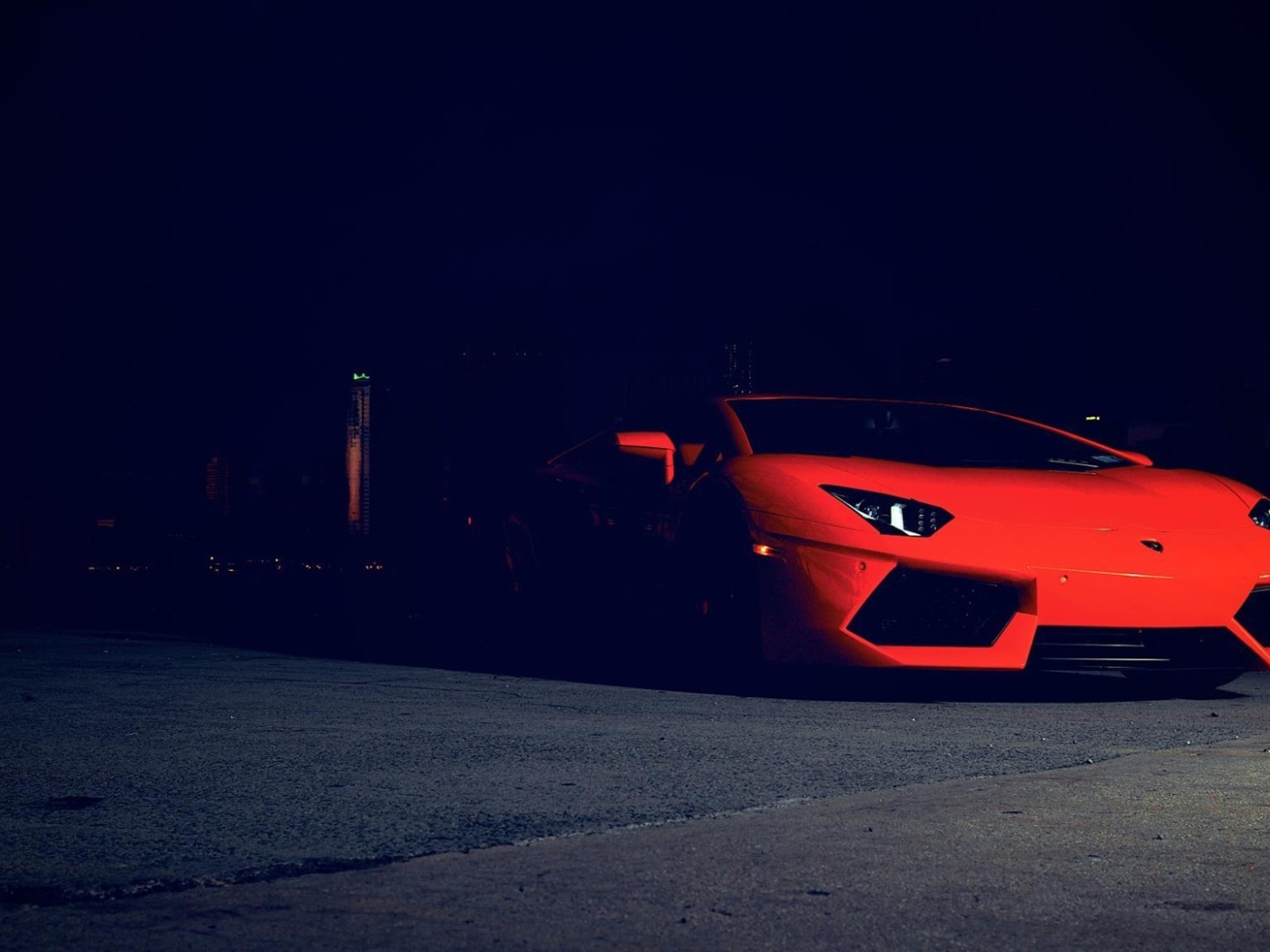 Красный Ламборгини во мраке