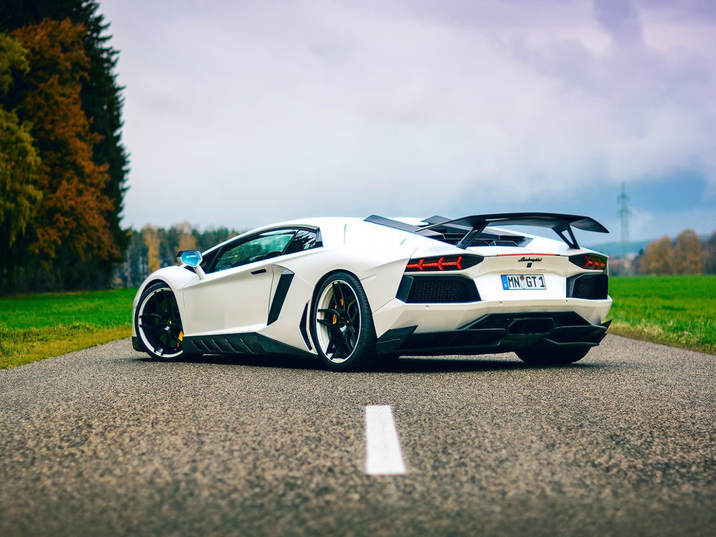 Белый Lamborghini Aventador LP700-4