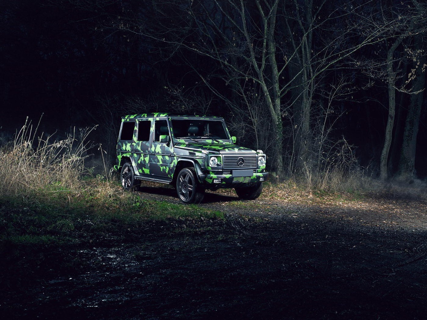 Мерседес в камуфляжной раскраске