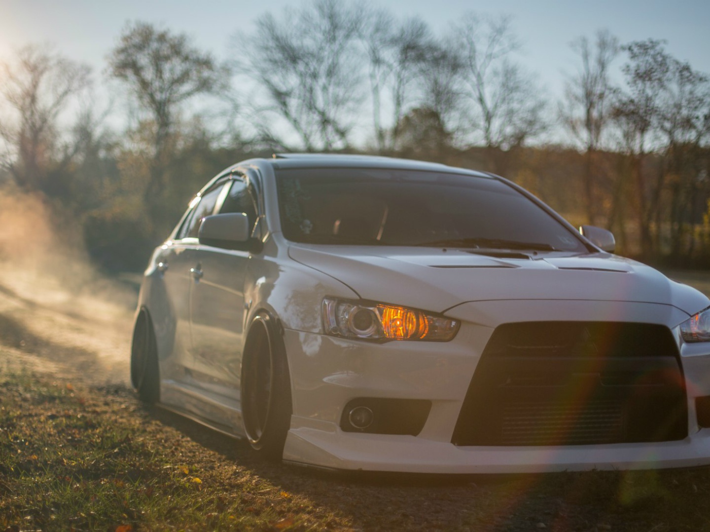 Mitsubishi Lancer Evolution X за городом