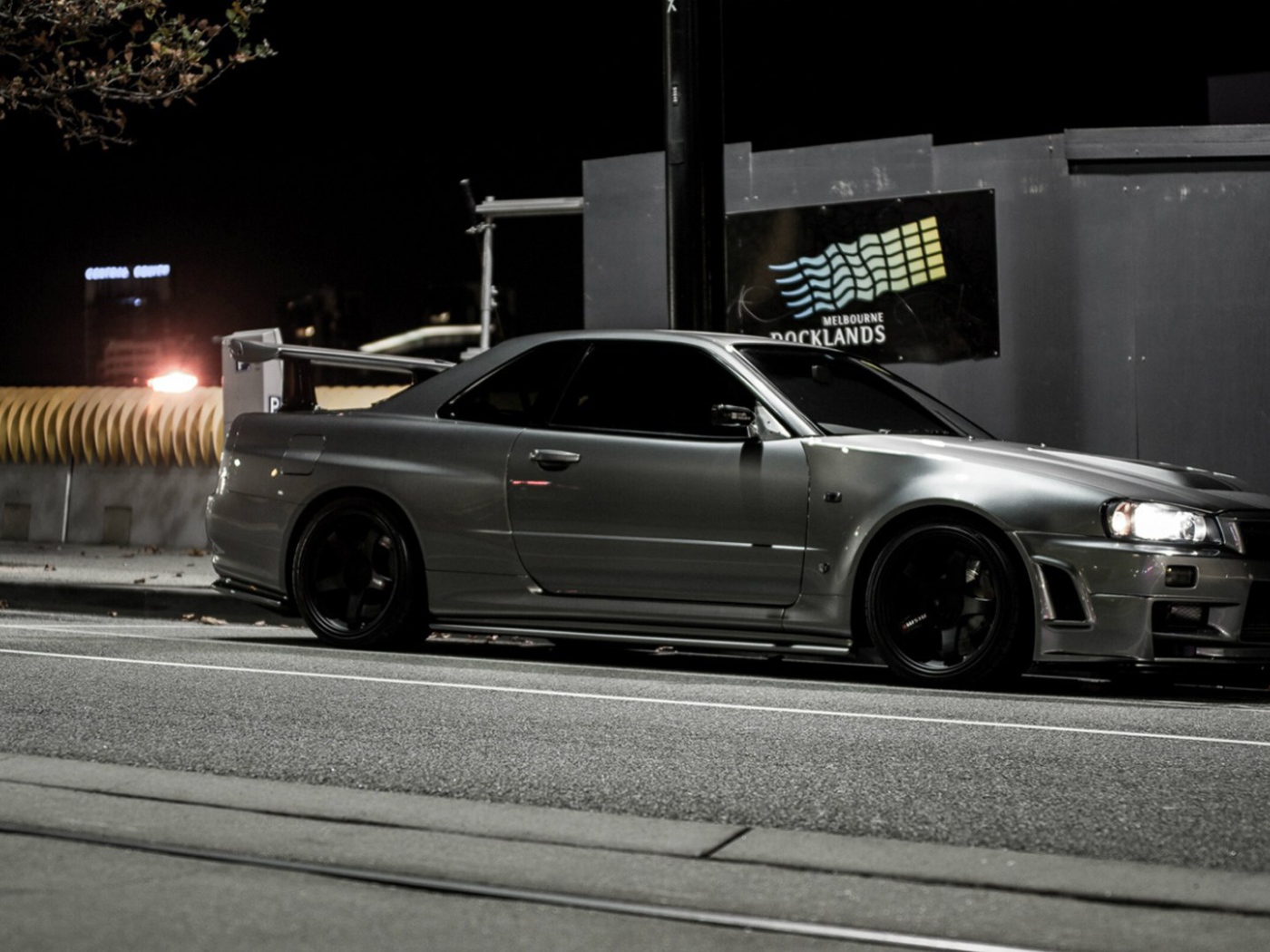Nissan Skyline GTR R34 на улице