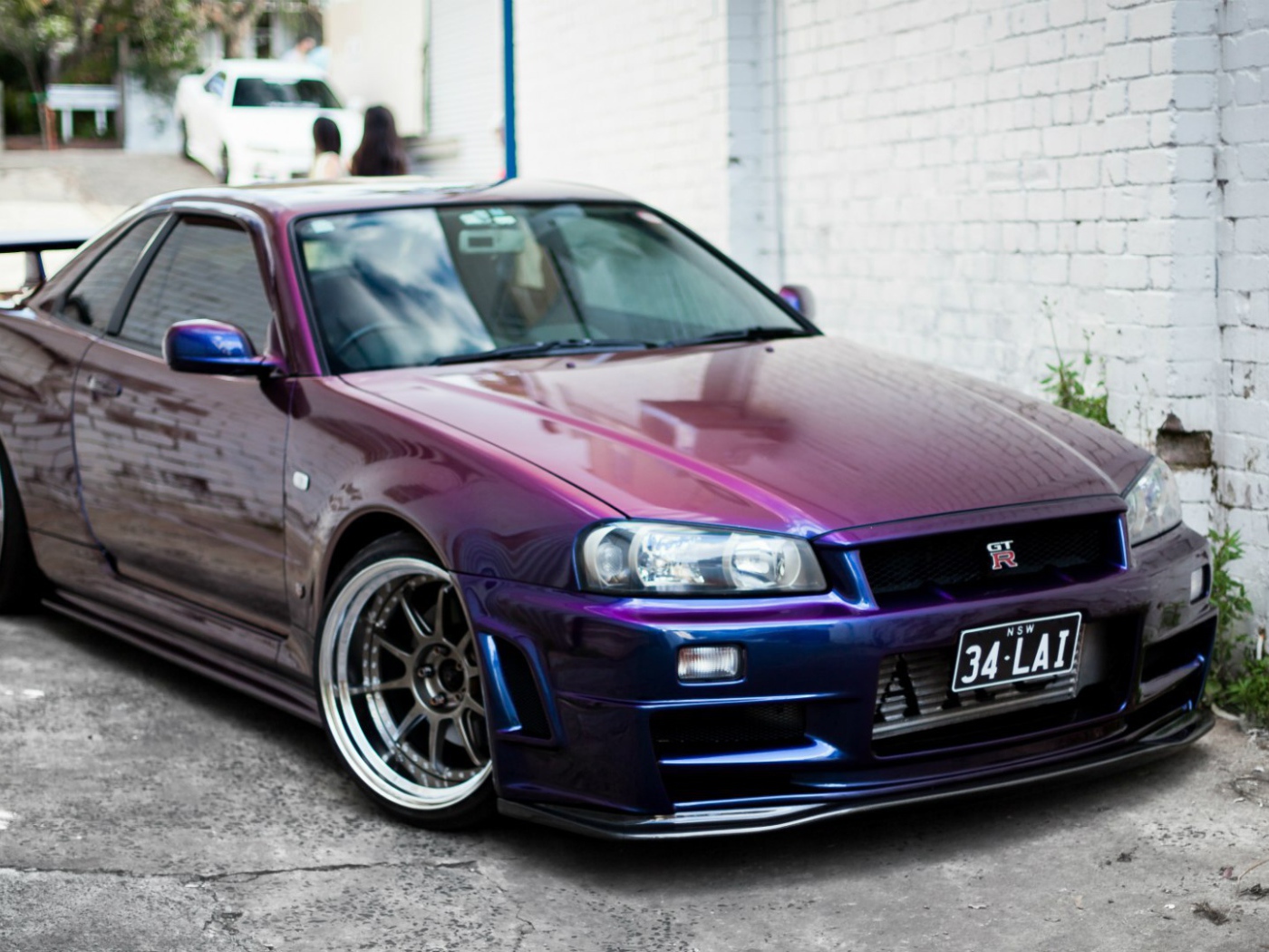 Фиолетовый Nissan Skyline GT-R