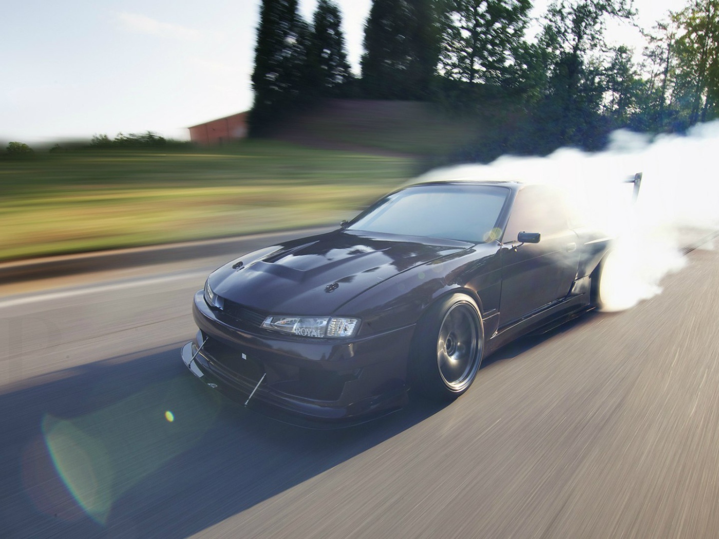 Дымящийся Nissan Silvia S14 240SX
