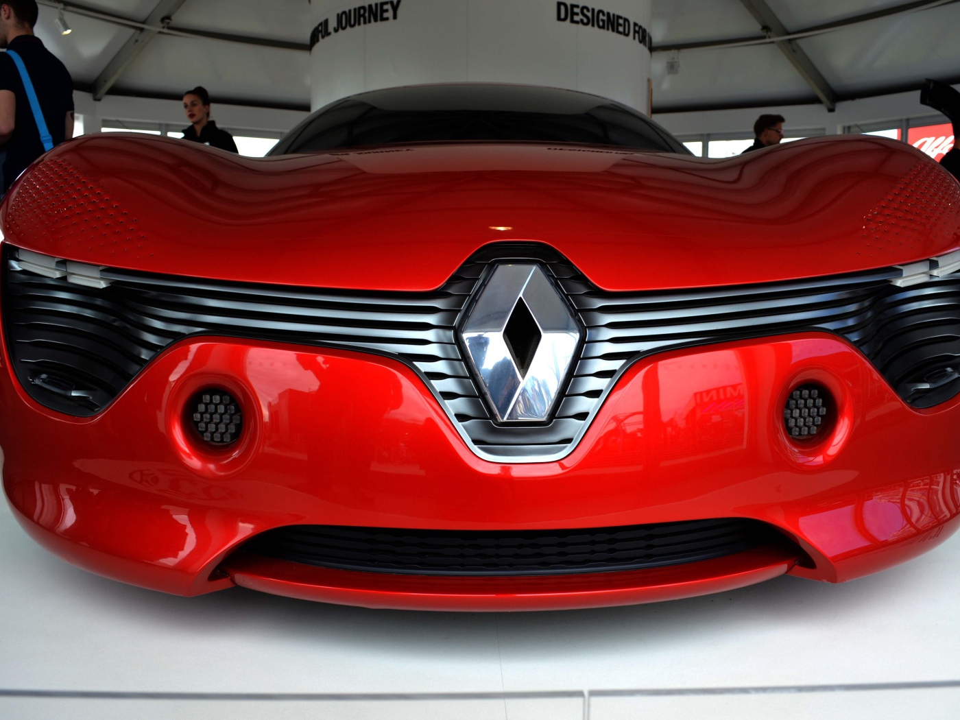 Прототип электроавтомобиля Renault DeZir