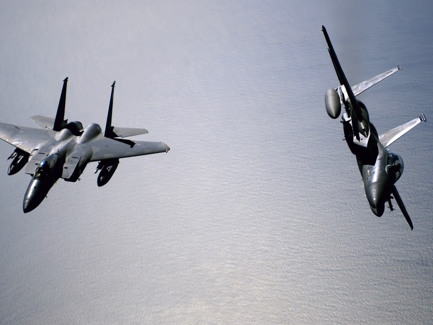 Пара F-15 Eagle над морем
