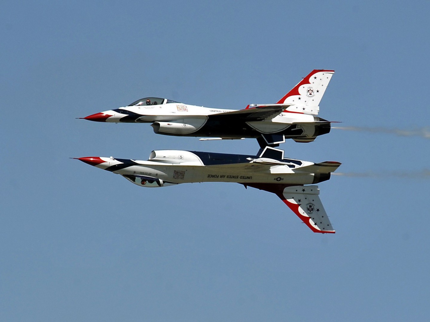 Зеркальный полет истребителей