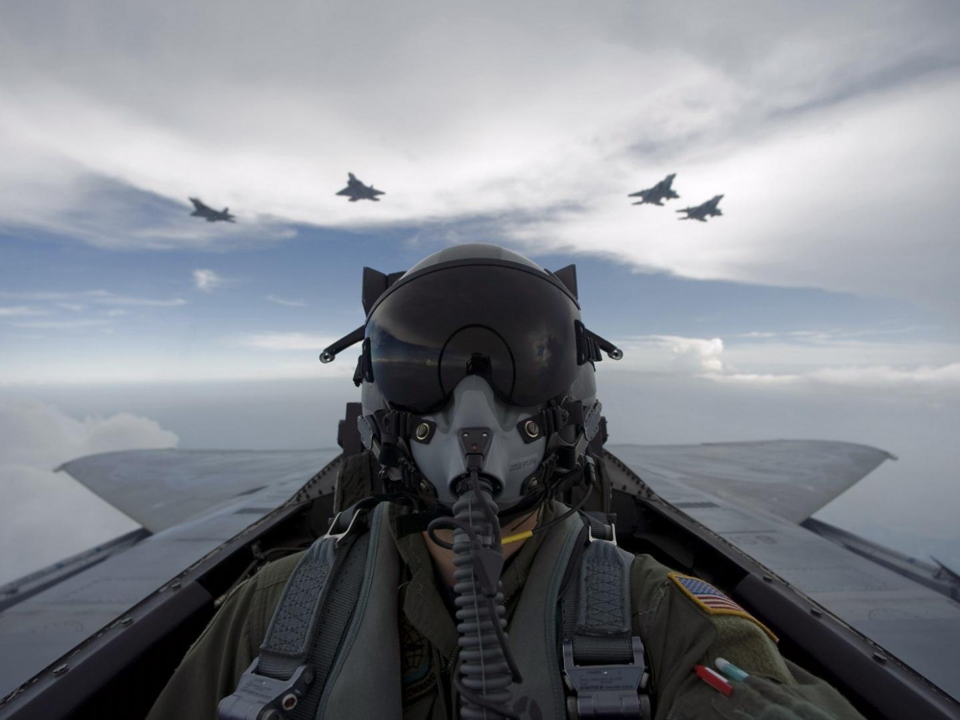 Пилот военного самолета