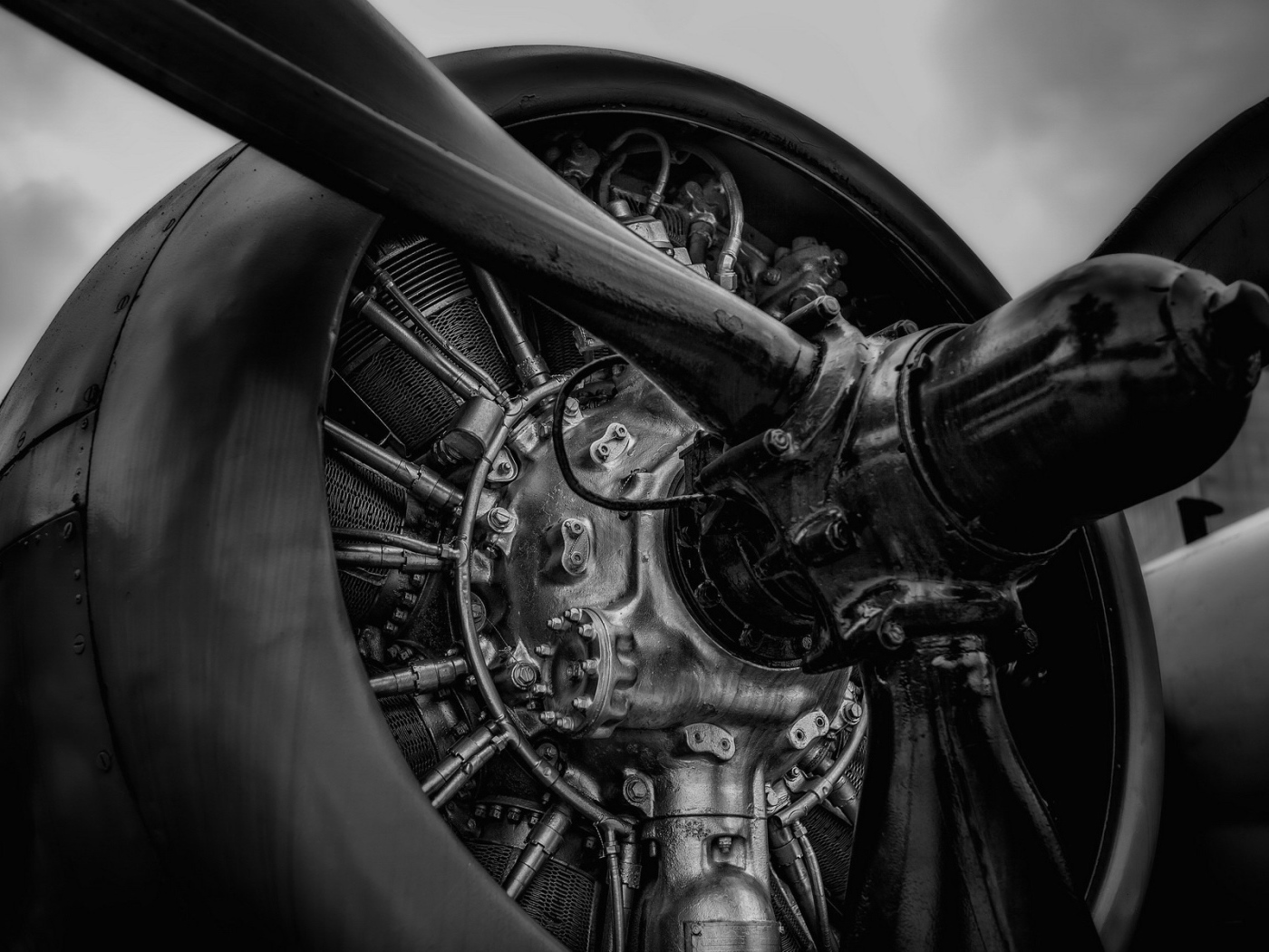 Винт и двигатель старого самолета