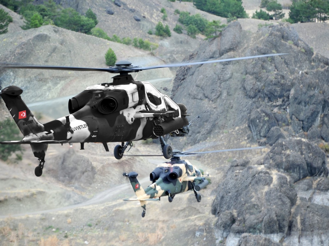 Вертолеты ВВС Турции в горах