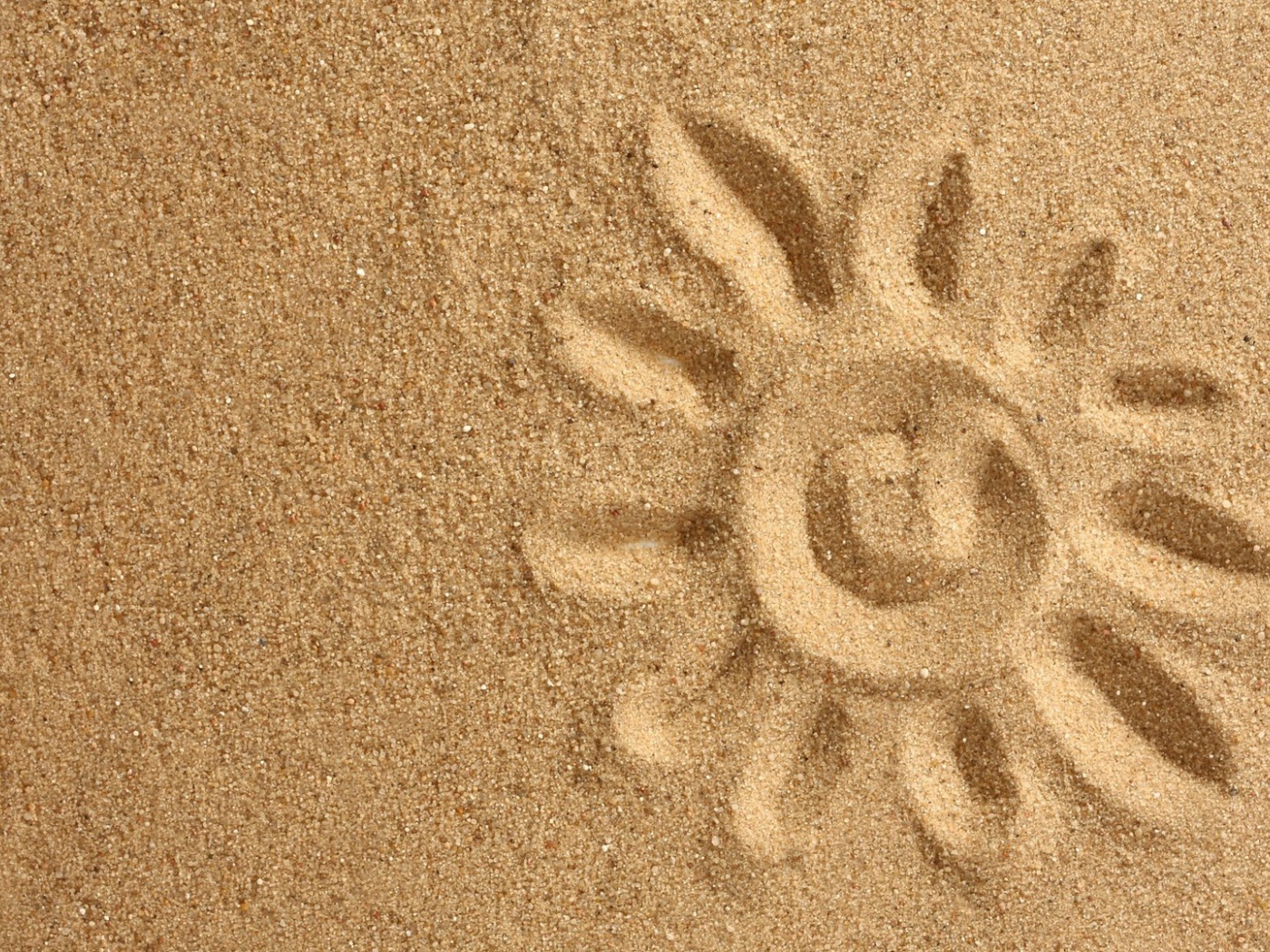 Рисунок солнца на песке