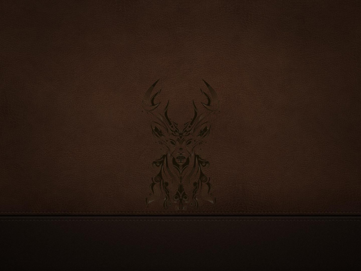 Силуэт оленя на коричневой коже