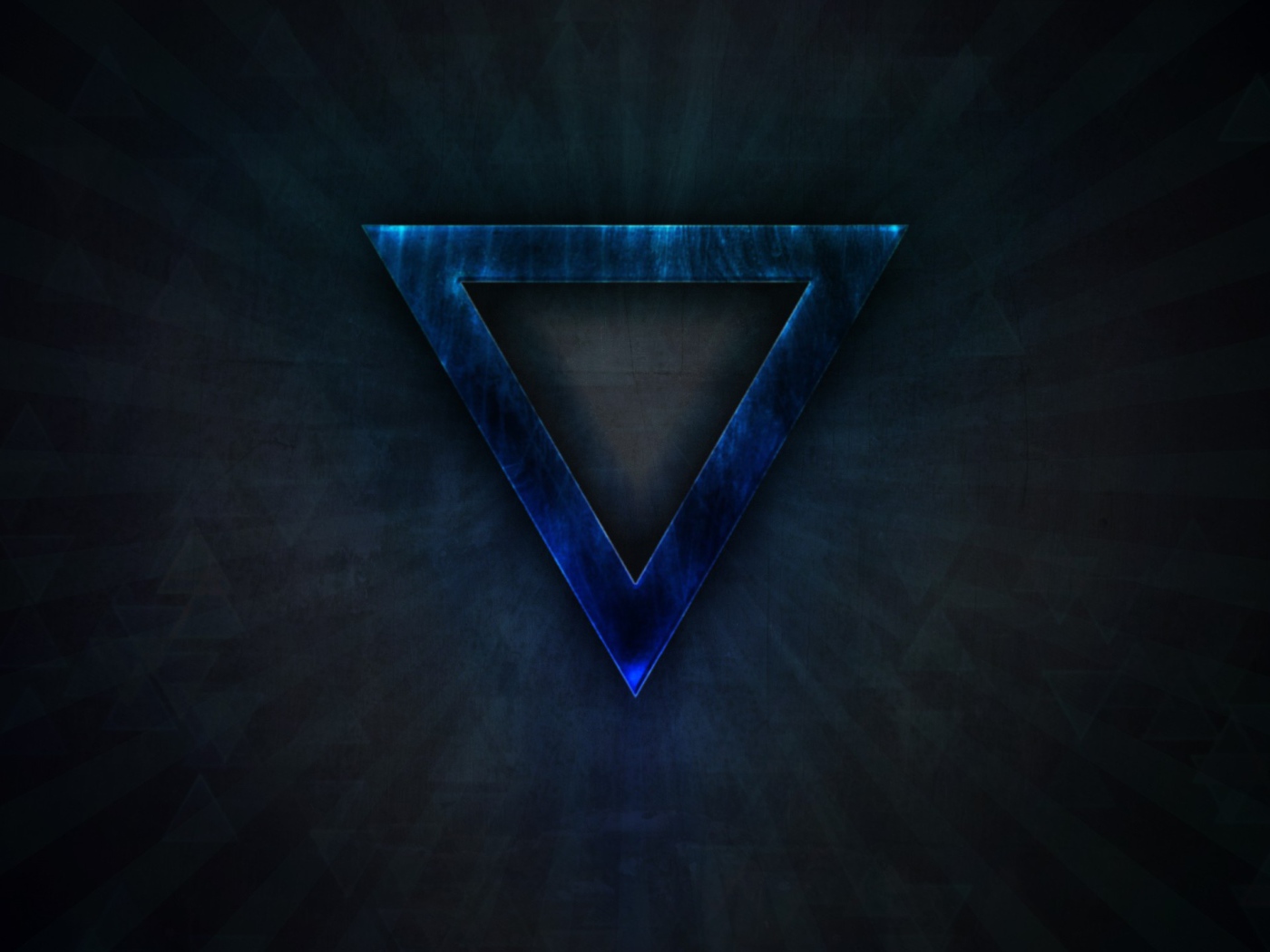 Синий треугольник на черном фоне