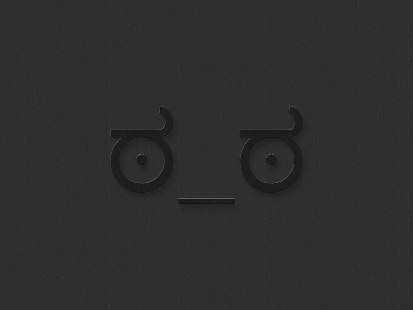 Серая мордочка на сером фоне