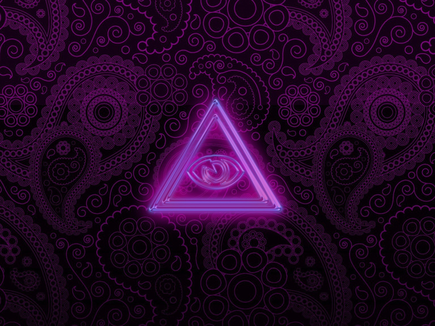 Треугольник на фиолетовом фоне