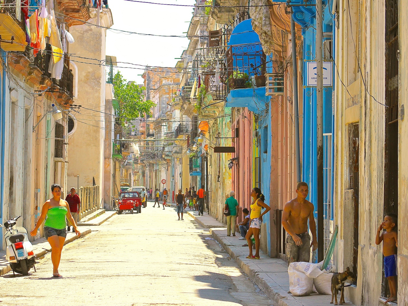 Старинные дома на улице в Гаване