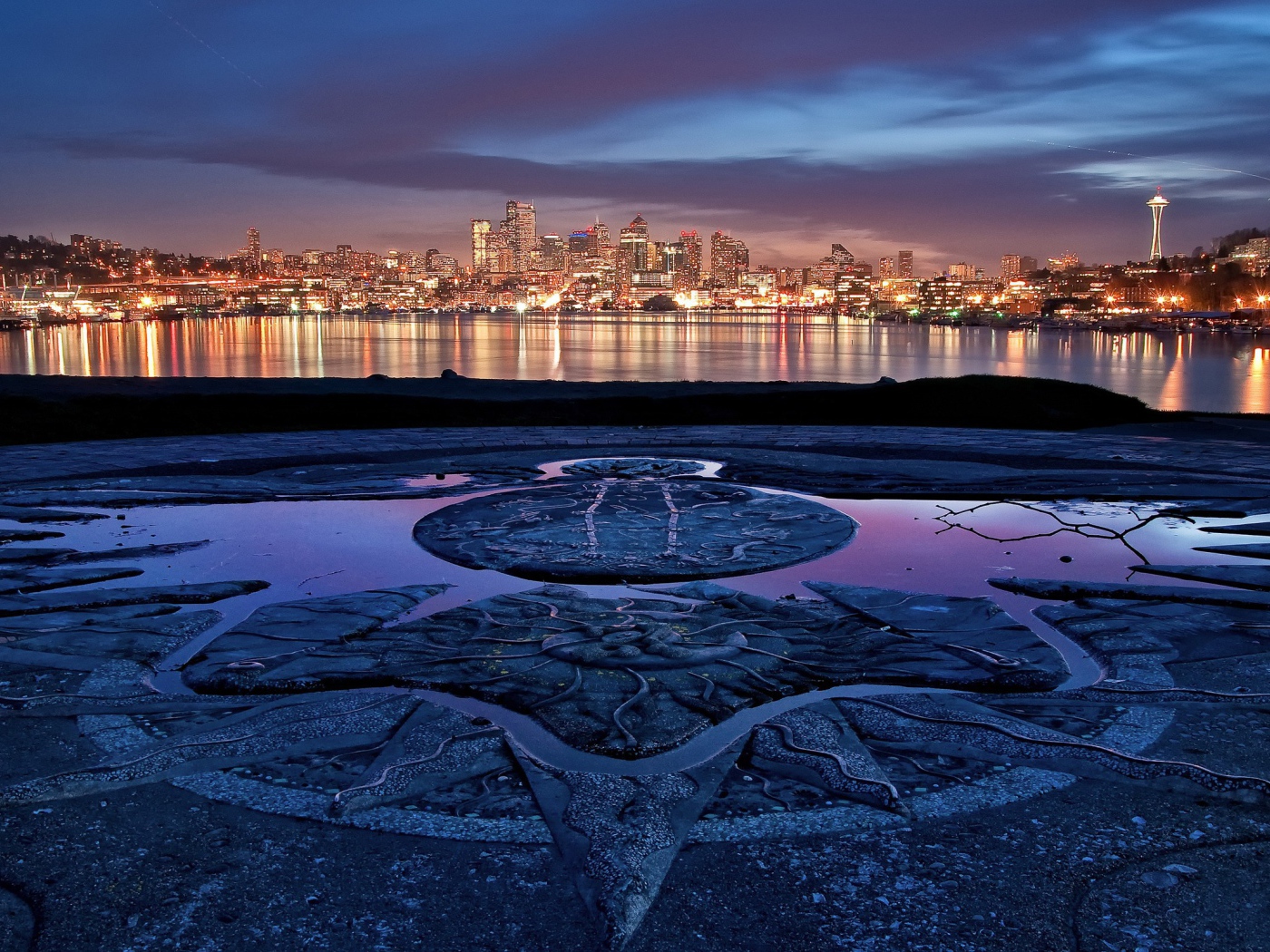 Фигура на набережной Сиэтла