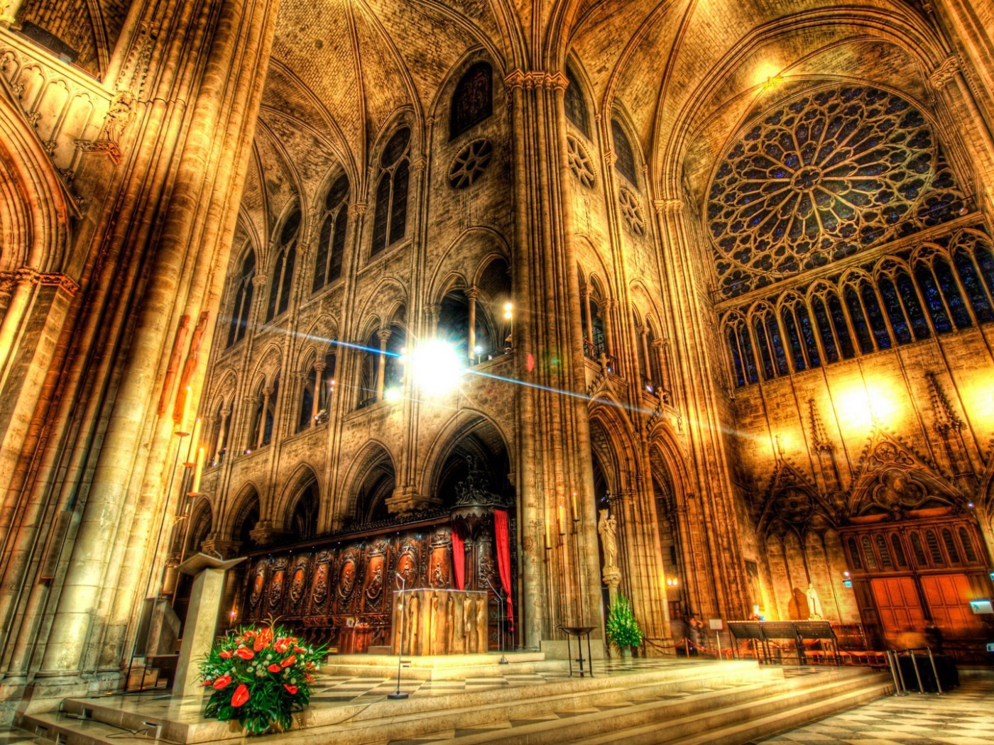 Интерьер католического храма, фото HDR