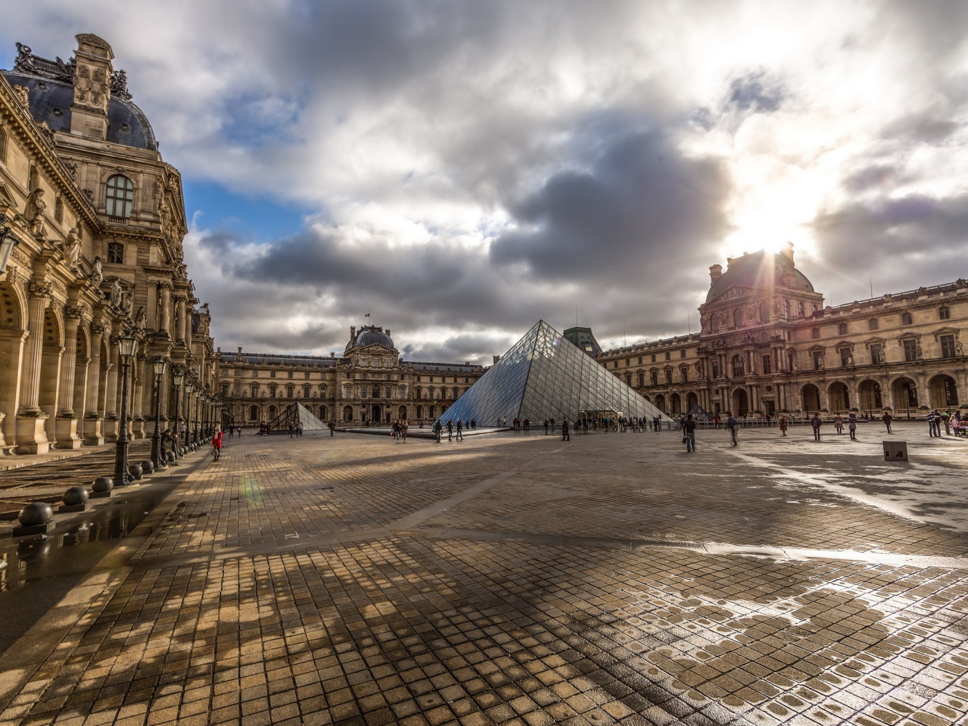 Площадь перед Лувром, фото HDR