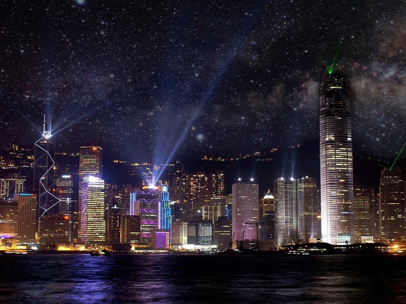 Звездное небо над большим городом