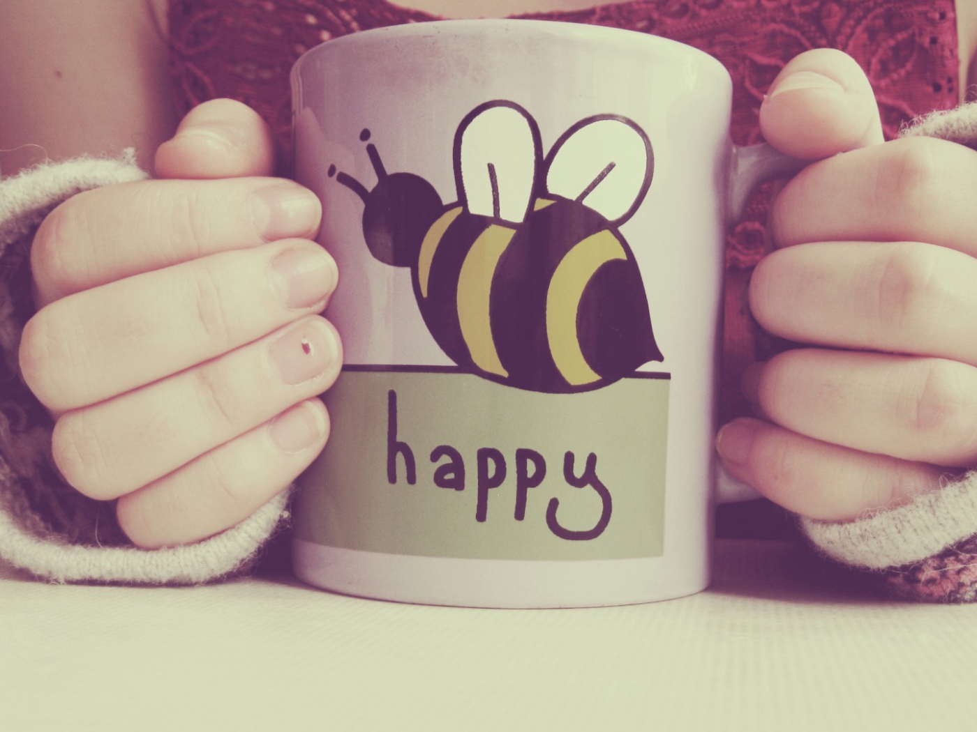 Чашка с рисунком пчелы