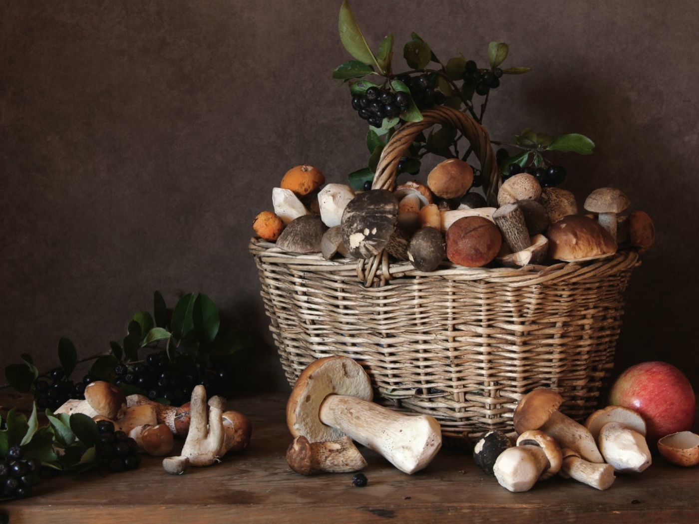 Корзина с плодами осени
