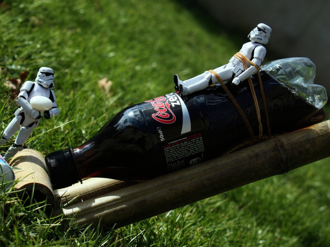 Кола и Ментос - штурмовики собрались в космос