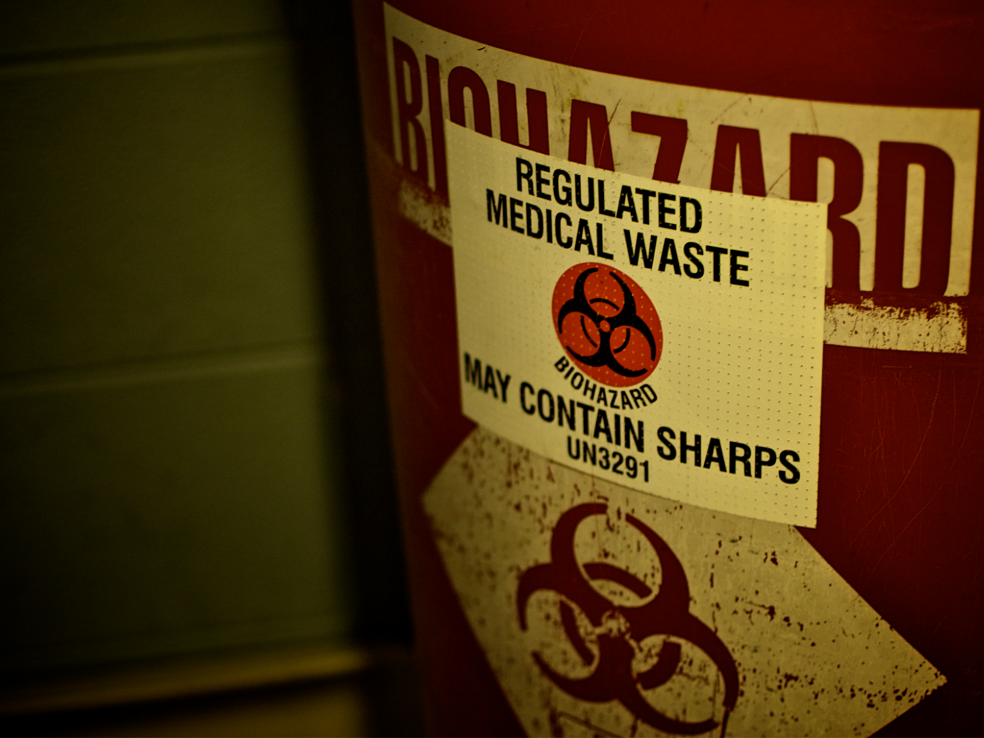 Контейнер с опасными био отходами