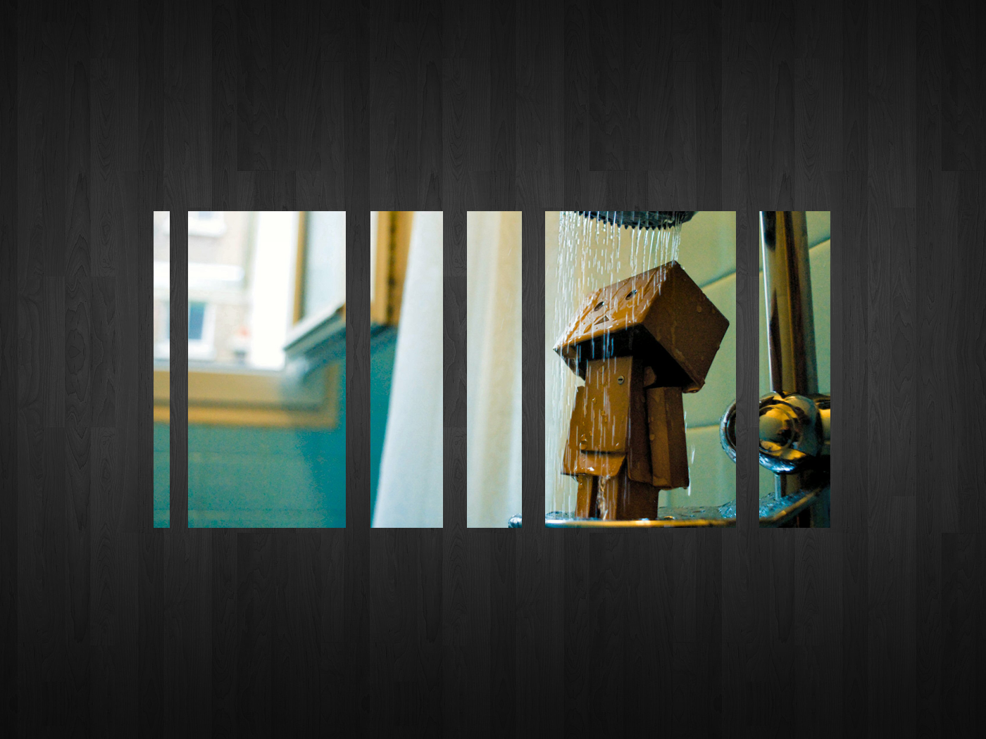 Дандо под душем, черный фон