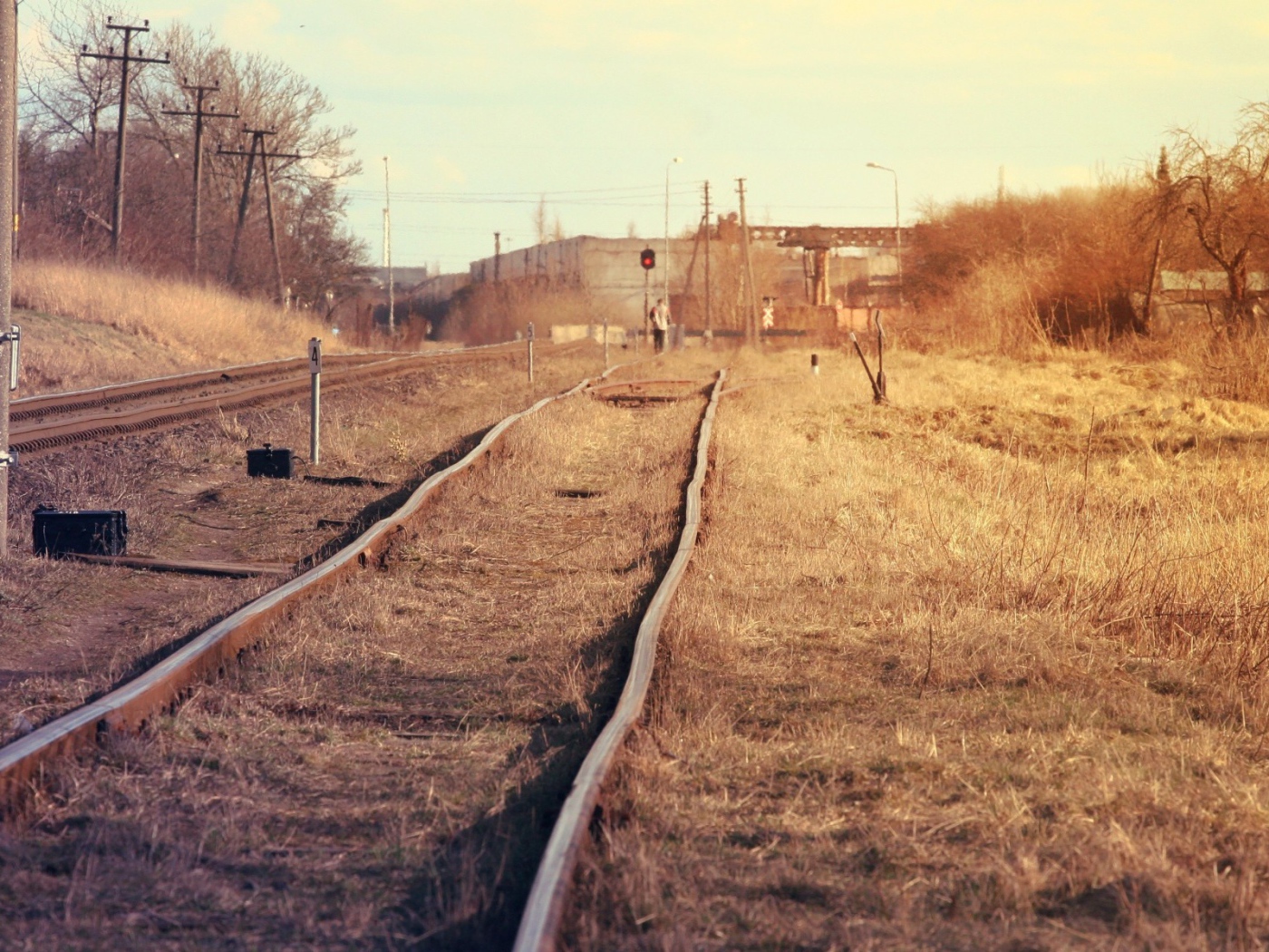 Деформированные старые рельсы