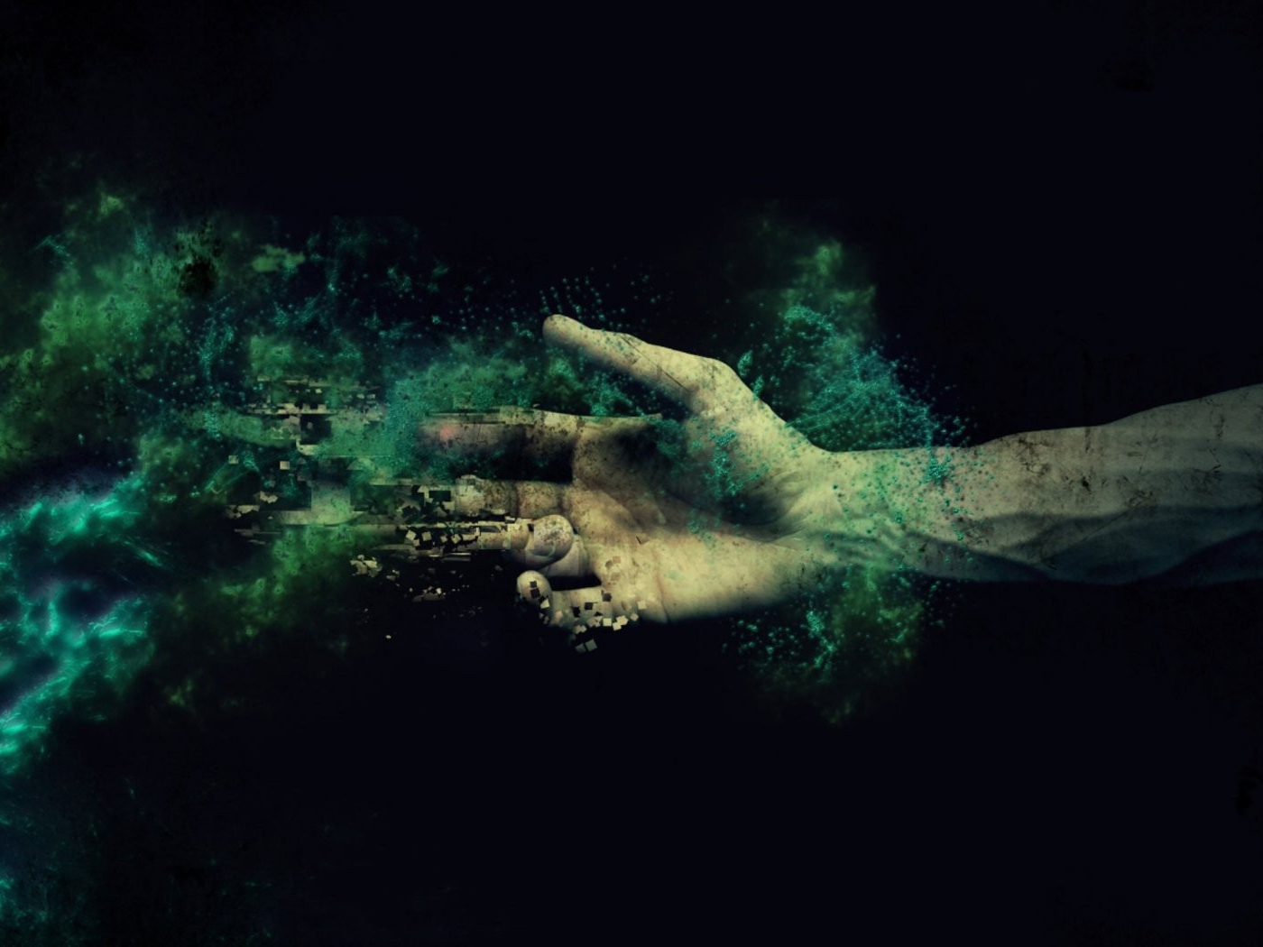 Рука распадается на зеленую пыль