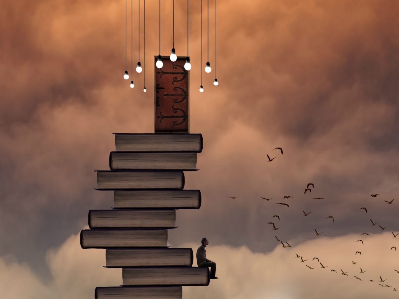 Стопка больших книг