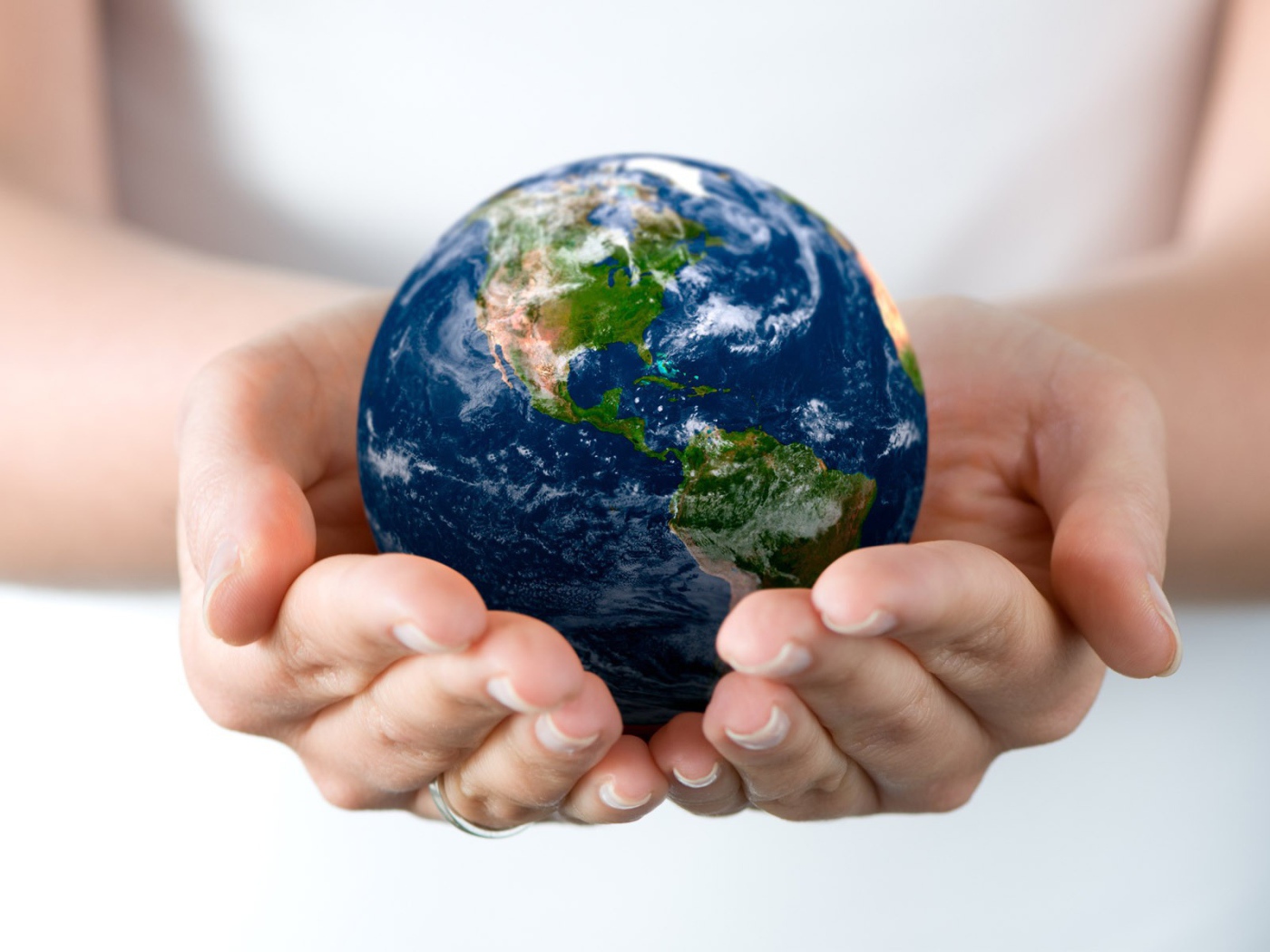 Наша маленькая планета в руках