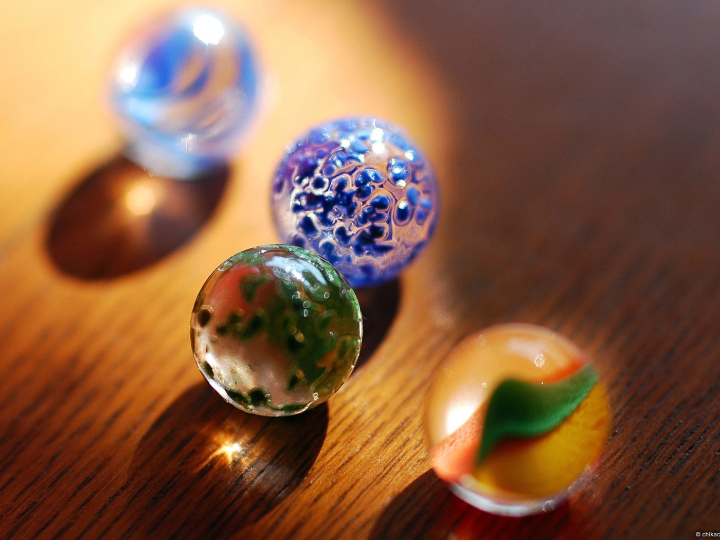 Прозрачные шарики для игры