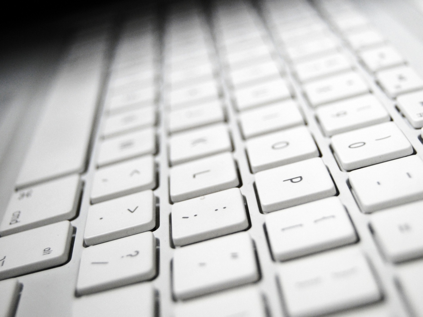 Белая клавиатура ноутбука