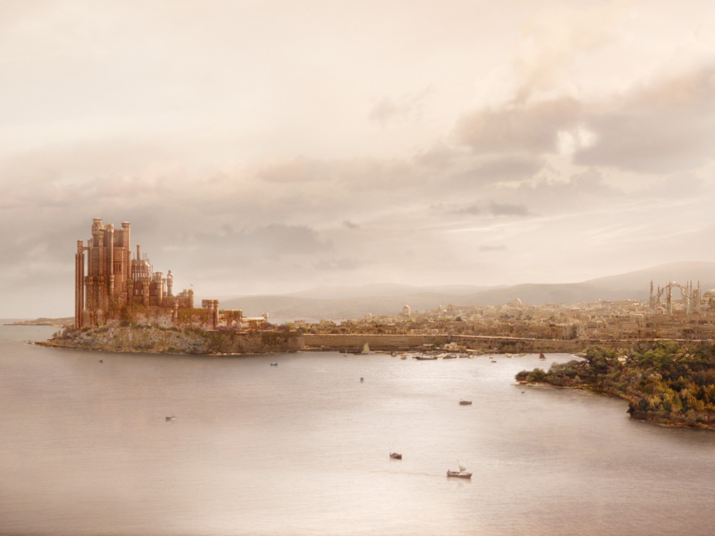 Древний город на берегу моря