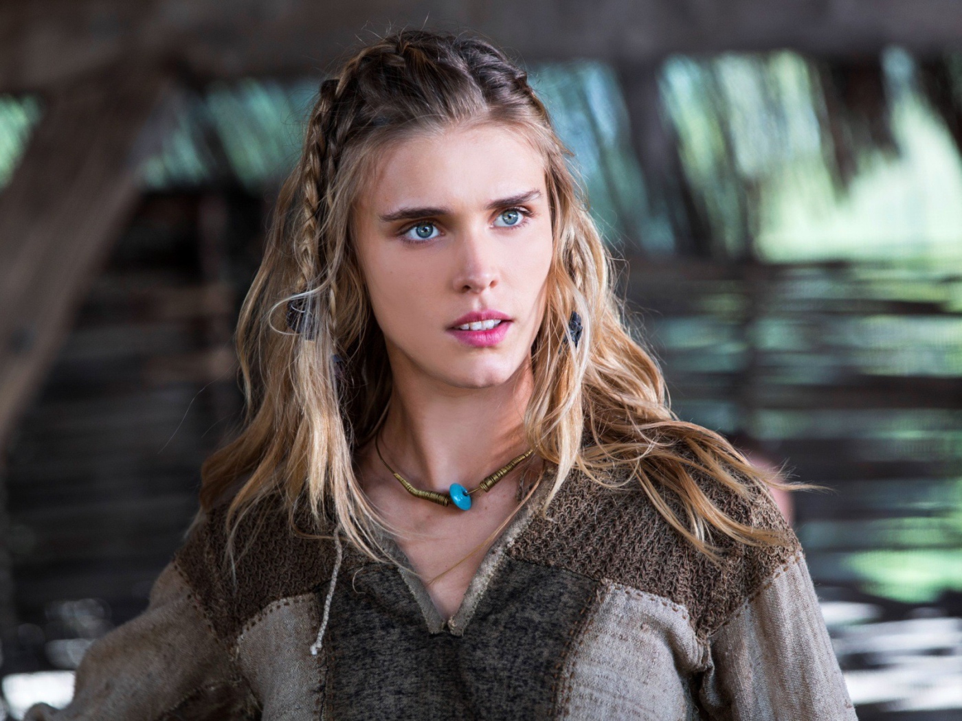 Девушка блондинка викинг