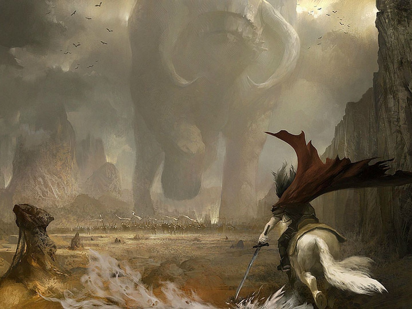 Огромный слон идет в атаку