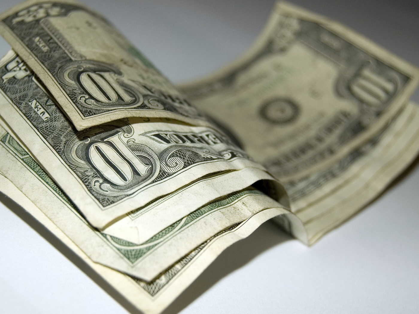 Несколько десятидолларовых купюр