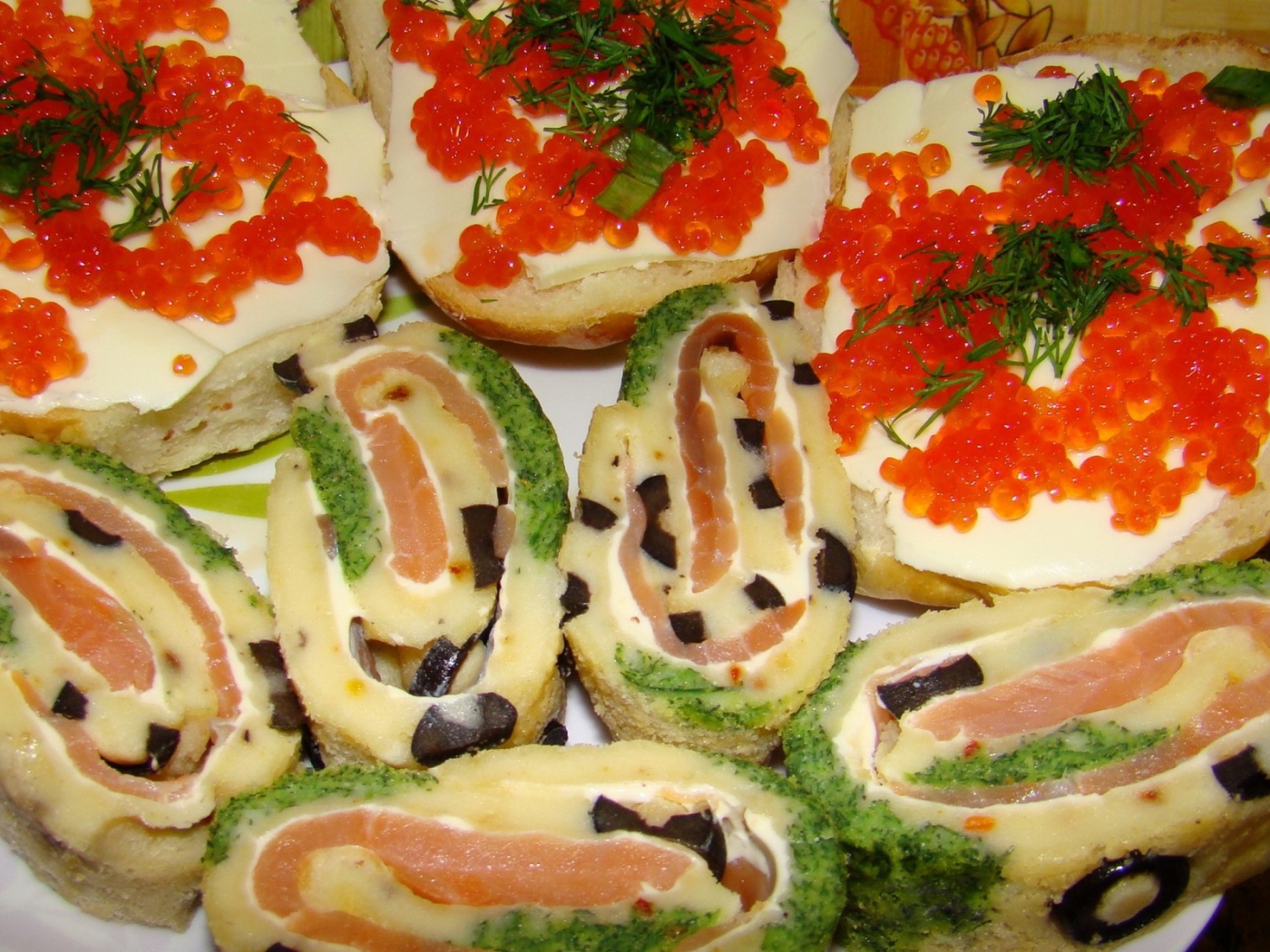 Бутерброды и рулеты с морепродуктами