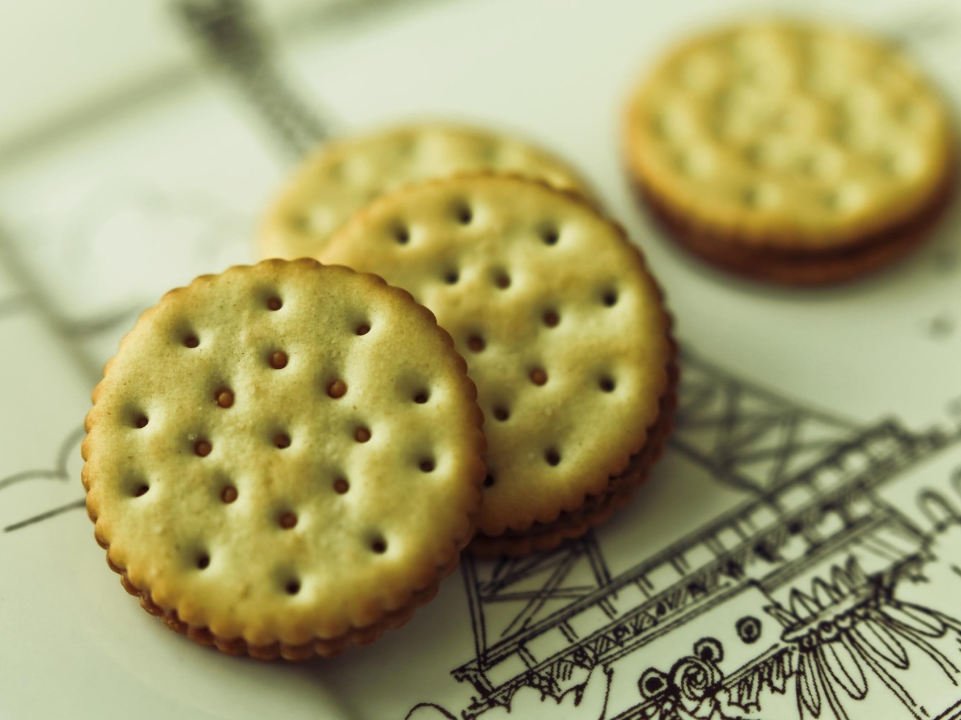 Несколько крекеров с начинкой