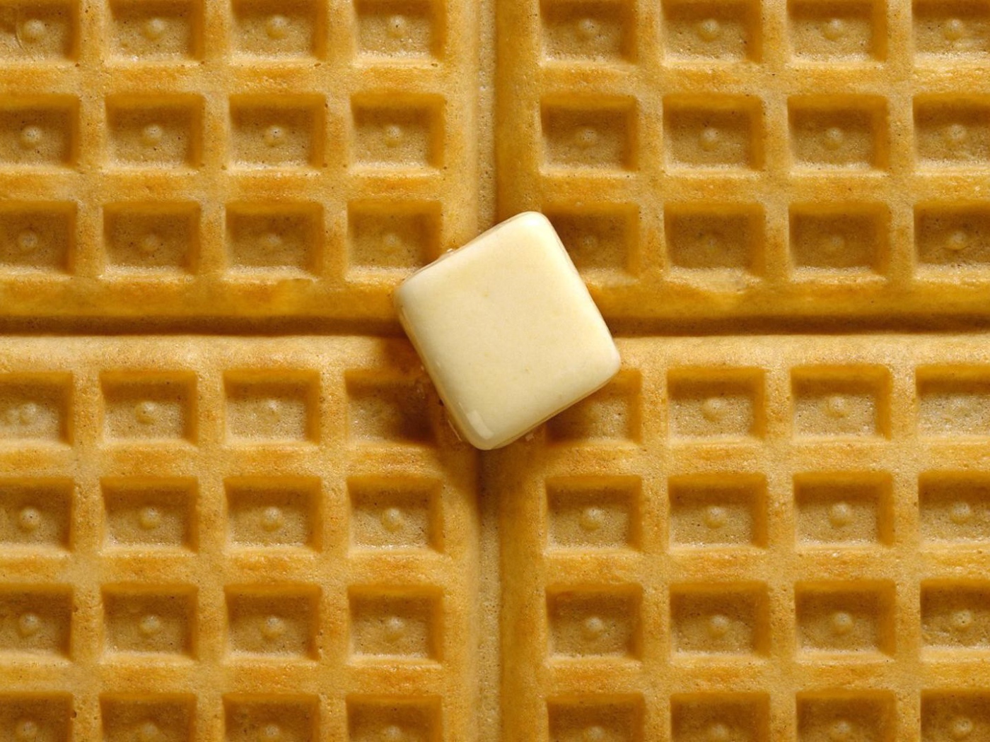 Кусочек масла на выпечке