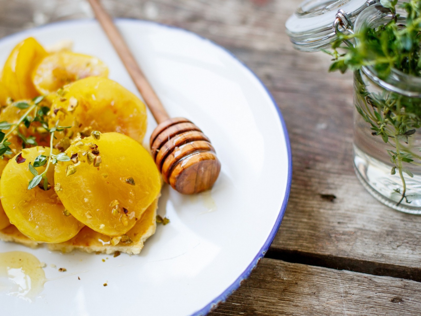 Блюдо со свежим медом