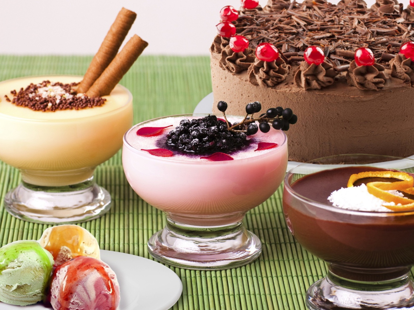 Мороженое, молочные коктейли и торт