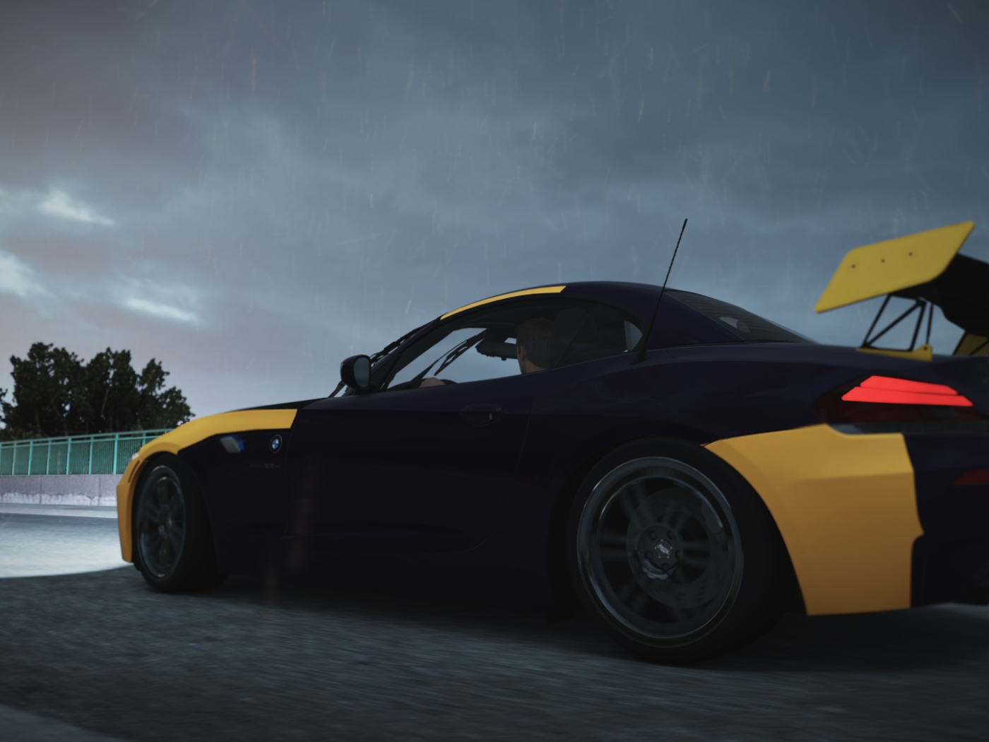 Черно оранжевый БМВ в игре Forza Horizon 2