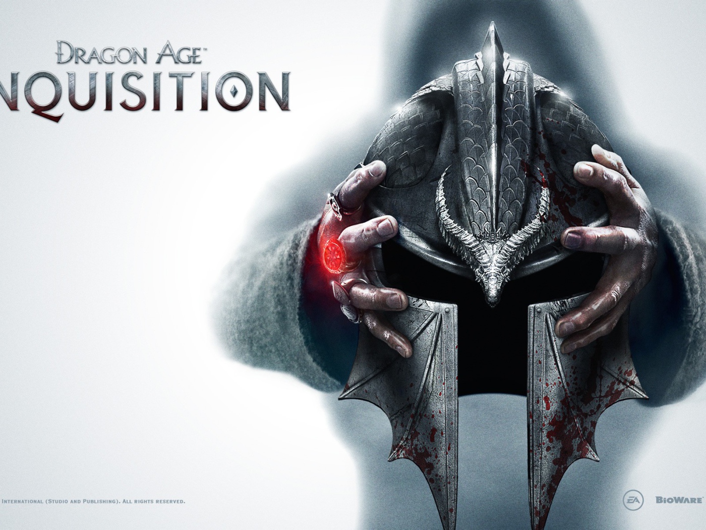 Шлем в руках в игре Dragon Age Inquisition