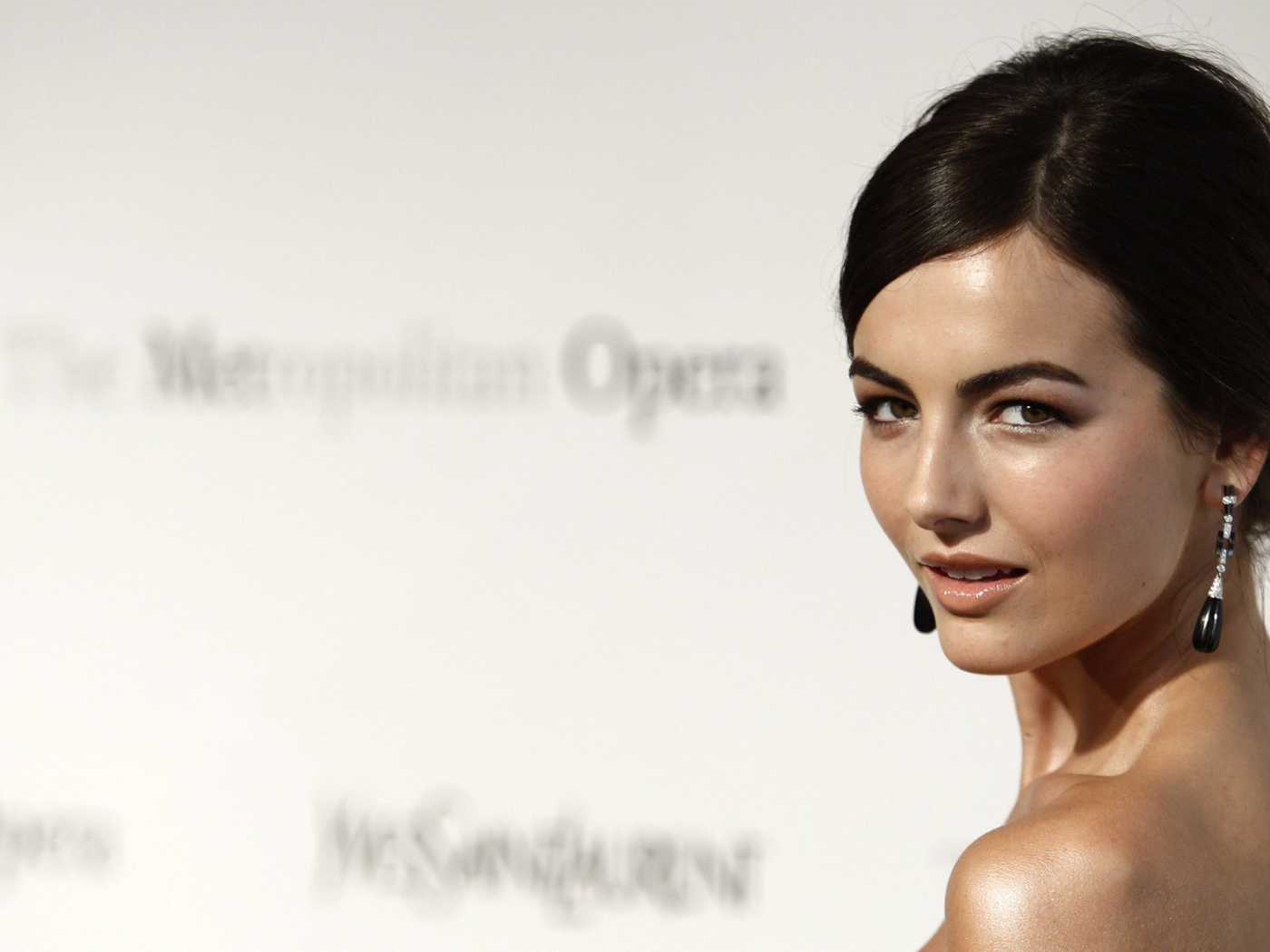 Красивая девушка Камилла Белль